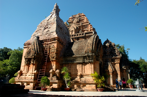 Vẻ đẹp tháp cổ Po Nagar